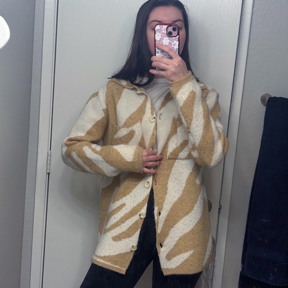 Cool Patterned Sweater - Picture 3 of 5